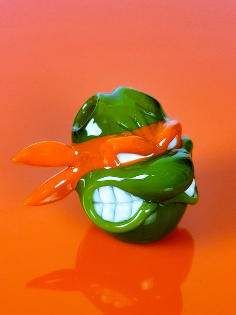 Mente Glass orange turtle pendant